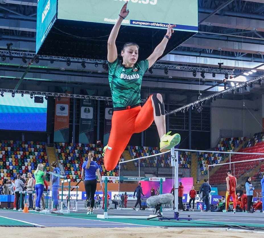 Александра Начева се завърна към състезания с 13.92